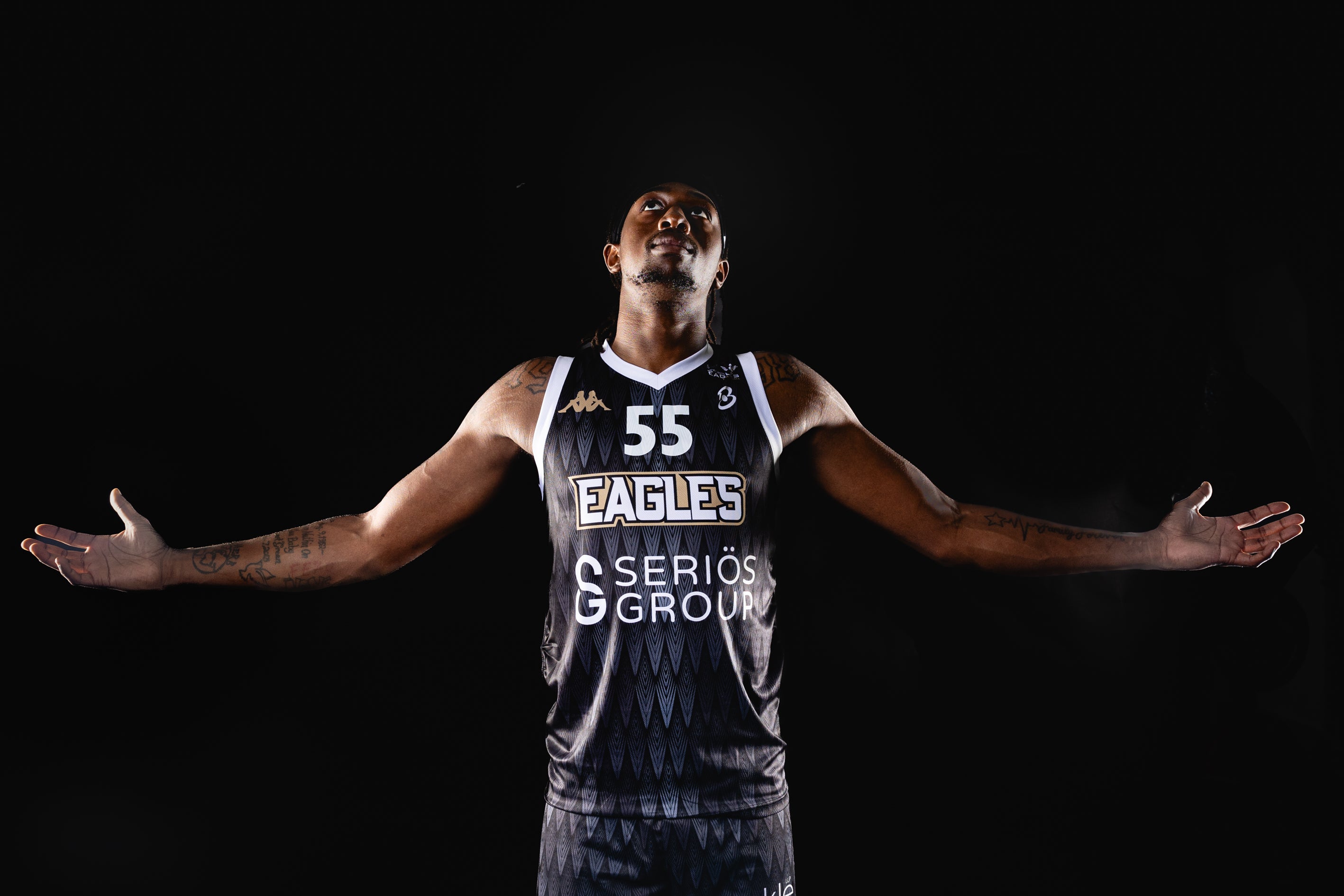 Newcastle Eagles playing wearing Kappa kit with arms wide open looking up